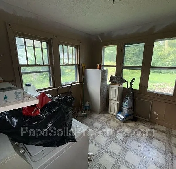 2067 N Maple Ave — Photo 10