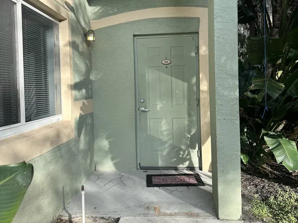 220 Crestwood Cir APT 106, Royal Palm Beach, FL 33411