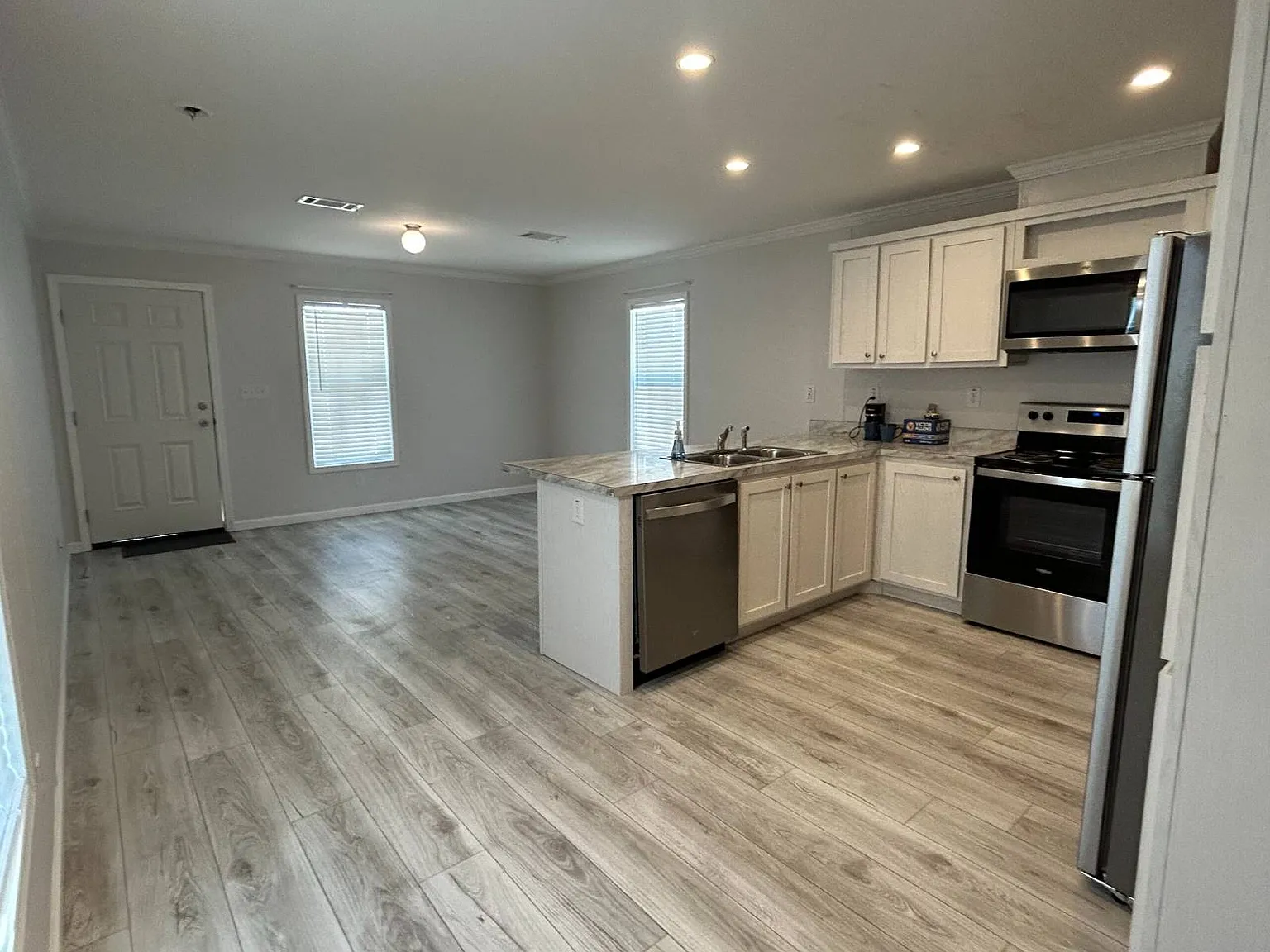 2 bed, 2.0 bath, 864 sqft, $1,575 — Photo 2