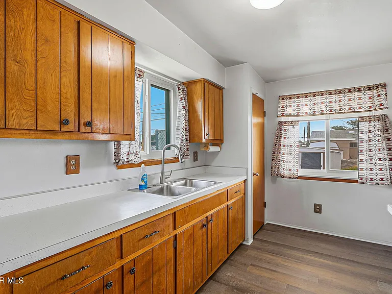 10520 Champlain St — Photo 10
