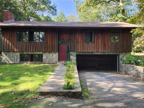 75 Pine Hill Ave, Johnston, RI 02919