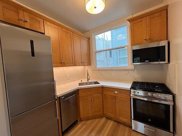 Fully remodeled kitchen with quartz surround, New appliance and built in microwave
