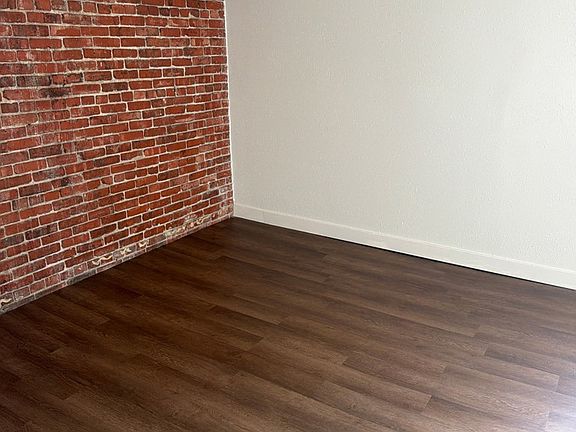2nd image of 122 N Main St APT B