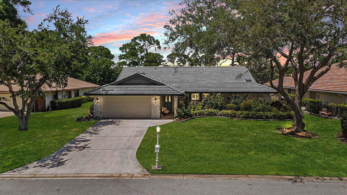1345 SW Cedar Cove E