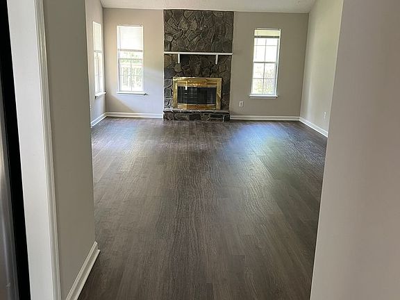 3rd image of 1010 Salford Pl