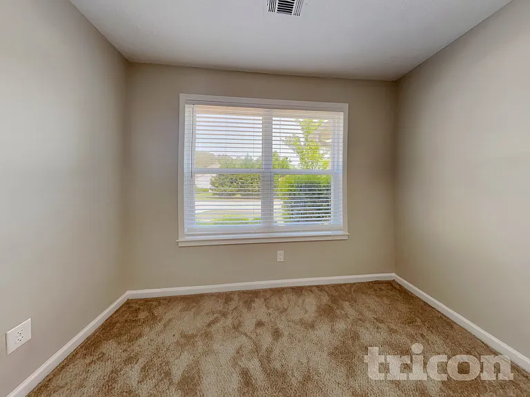 215 Comet Ct — Photo 9