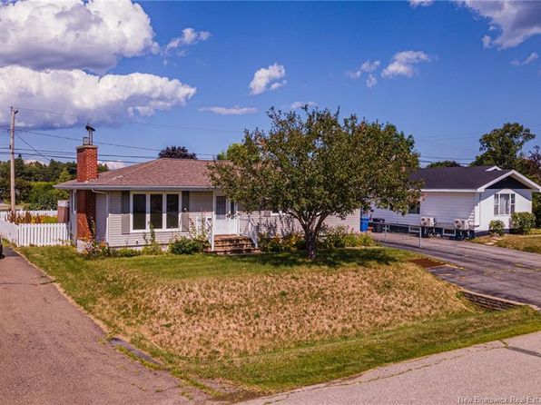 1130 Rockland Dr, Bathurst, NB E2A 3T9