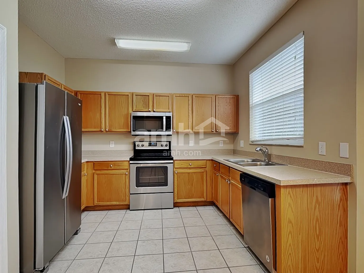 4 bed, 2.5 bath, 2426 sqft, $2,745 — Photo 3