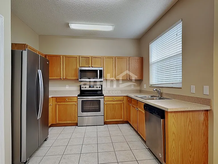 1226 Loretto Cir — Photo 3