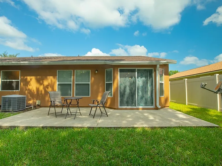 2527 Eisner Dr — Photo 16