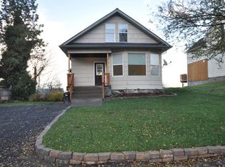 819 W B St, Rainier, OR 97048