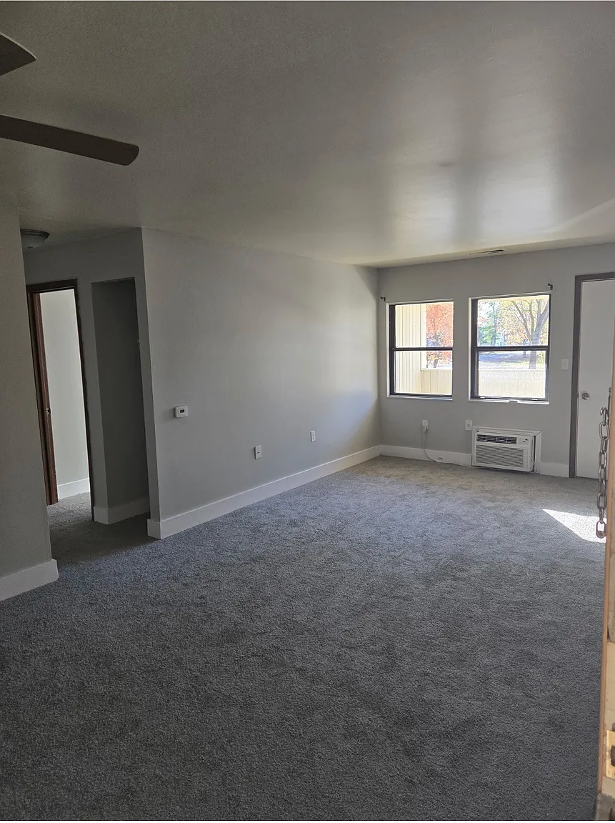 201 S 1st St #202 photo 1