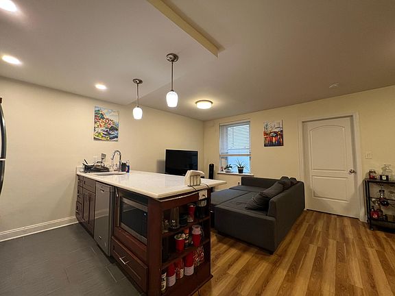 5th image of 1026 Bloomfield St APT 1