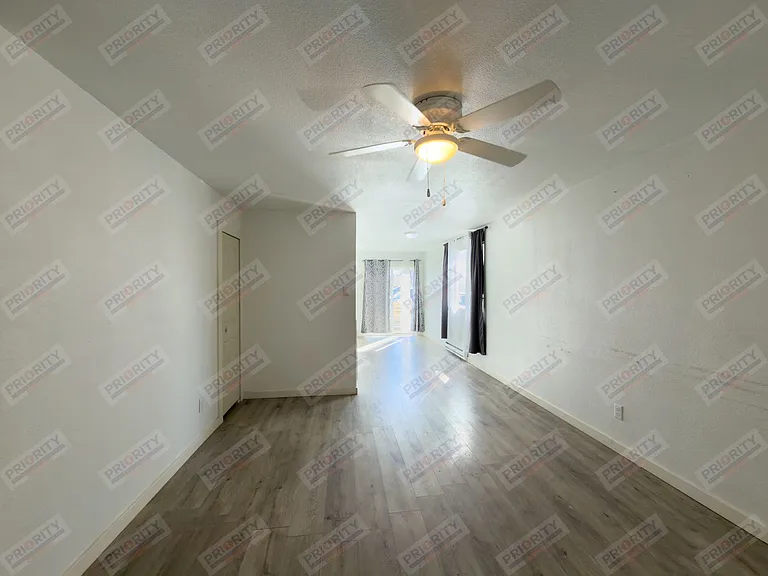 1409 E 12th St — Photo 15