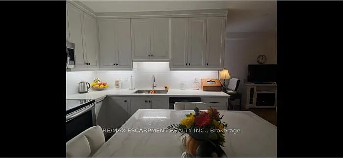 372 Mary St #1 — Photo 6