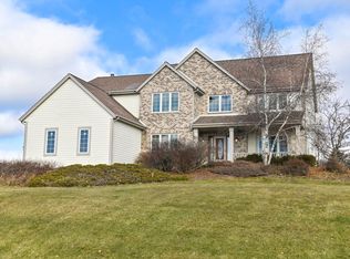 N52W26944 Jessica Dr, Pewaukee, WI 53072