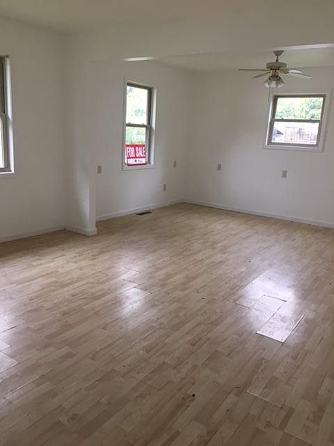 1st image of 203 Hidden Valley Dr