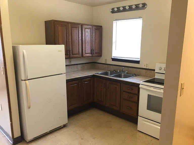 625 Huehl Cir — Photo 5