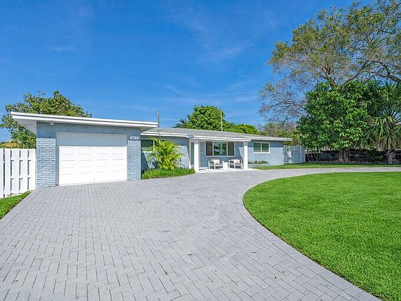 2nd image of 465 NW 11th St Street