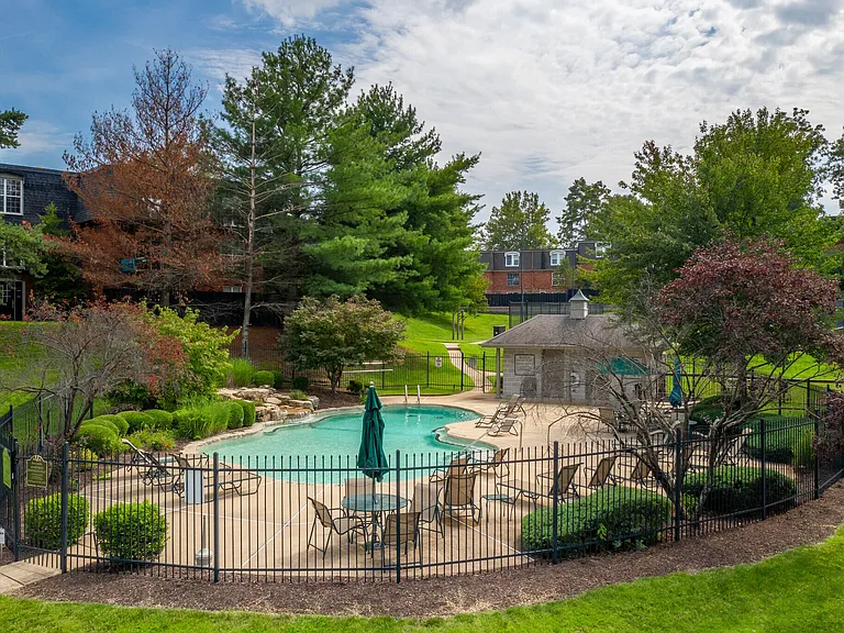 Beau Jardin Apartments — Photo 11