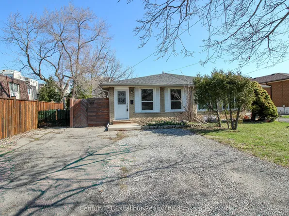881 Lawrence Rd, Hamilton, ON L8K 2A4