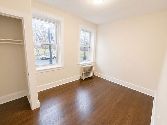 4th image of 693 Elizabeth Ave #24
