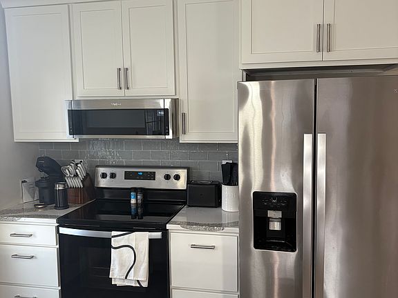 4th image of 109 E Mill St #109