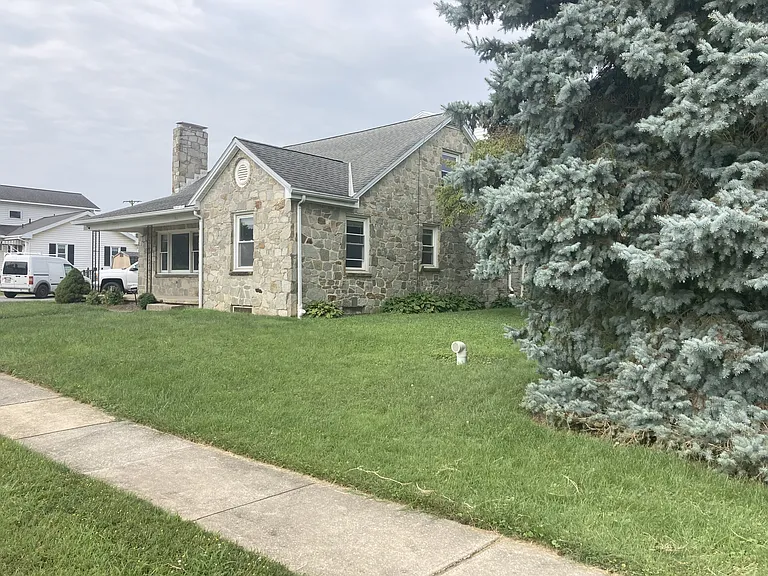 40 Moul Ave — Photo 3