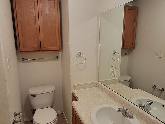 4th image of 321 Geraldine Loop SE Unit 4