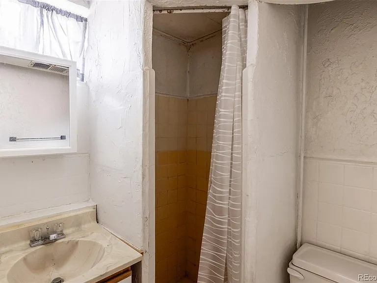 840 N Emerson St #6 — Photo 12