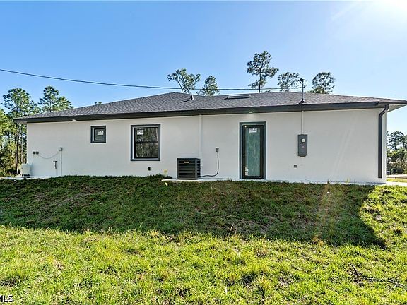 3rd image of 1112 Calvin Ave