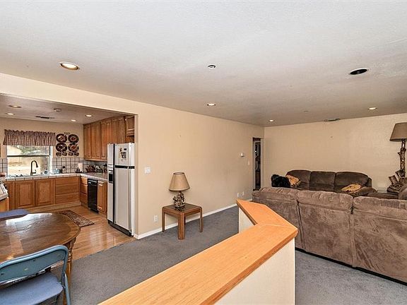 3rd image of 961 Cypress Ln