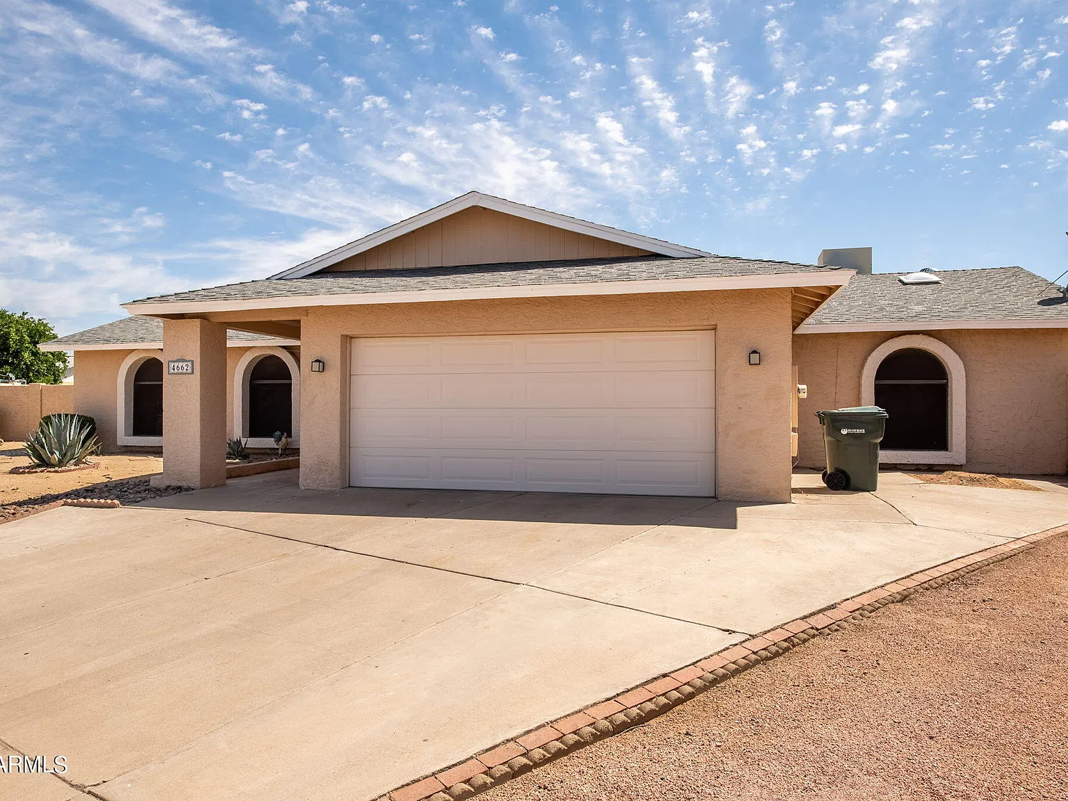 3 bed, 2.0 bath, 1746 sqft, $2,350 — Photo 2
