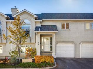 19 N Sunlake Gdns SE, Calgary, AB T2X3G4
