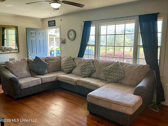 3rd image of 327 Harmony Rd