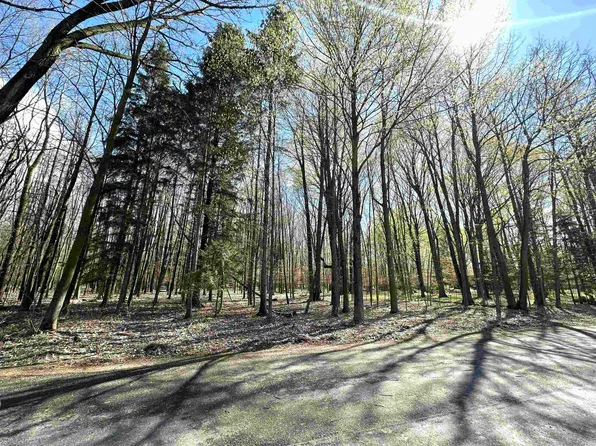 Woodside Ln, Neenah, WI 54956