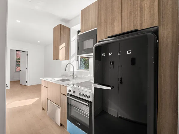 253 West 15th Street image 1 of 18