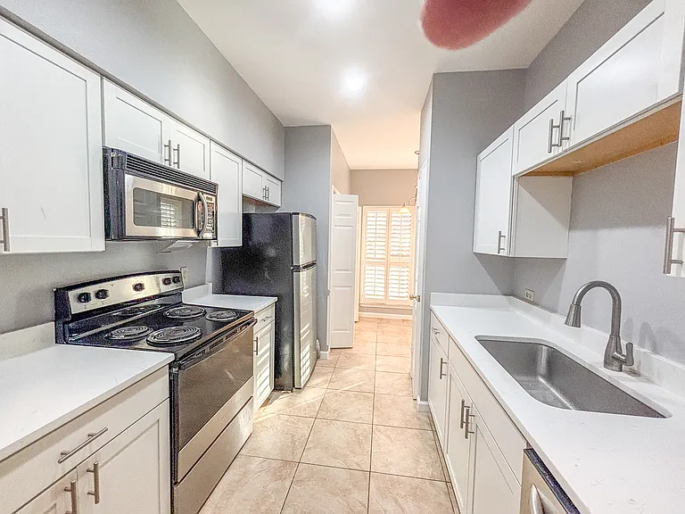 7 Chapel Hill Cir #7 — Photo 3