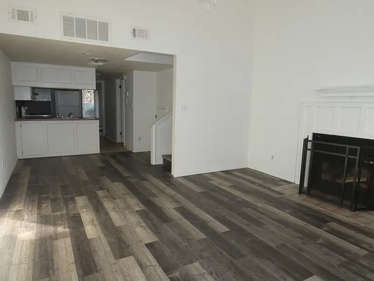 2905 NE Tortoise Dr #D — Photo 4