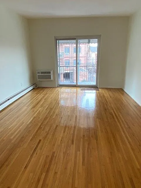 3 bed, 1.5 bath, 1386 sqft, $2,500 — Photo 3