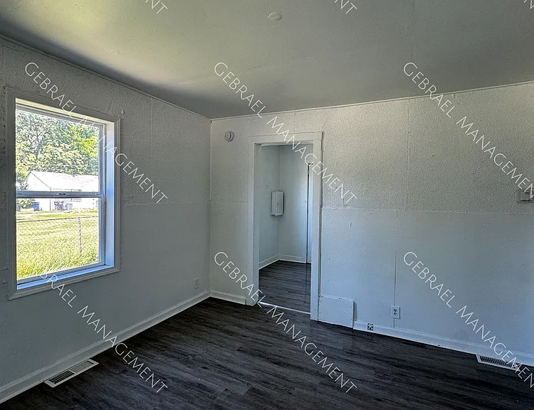 3133 Woodrow Ave — Photo 8