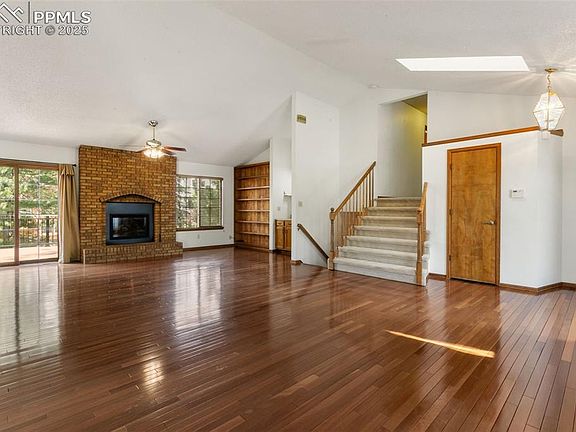 5th image of 935 Popes Valley Dr