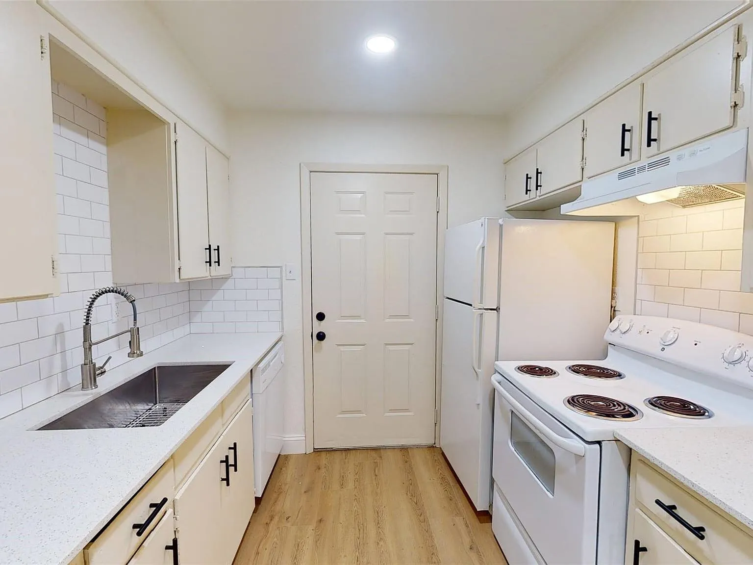 2 bed, 695 sqft, $950 — Photo 1