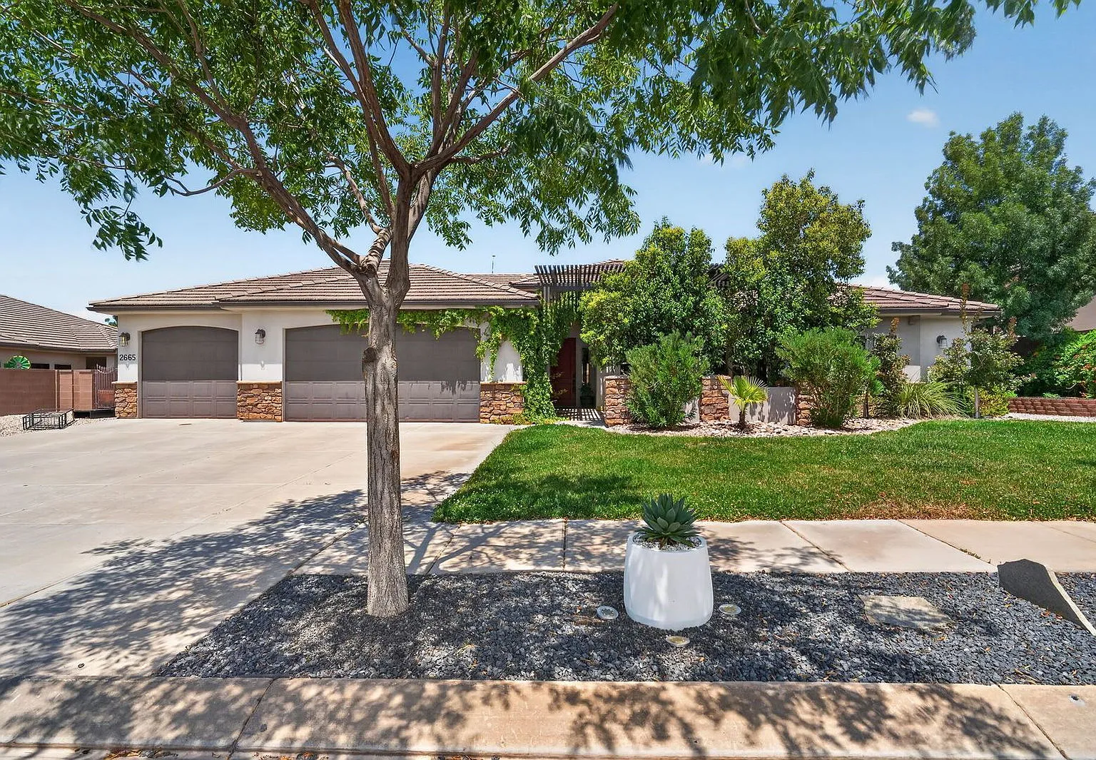 5 bed, 3.5 bath, 2882 sqft, $3,250 — Photo 2