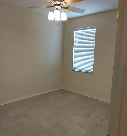 554 Reddicks Cir — Photo 4