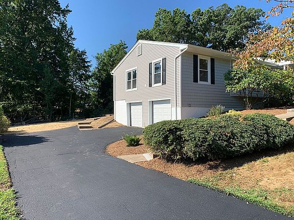 3rd image of 20 Kendall Dr