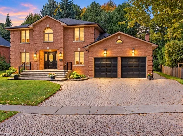 144 Lovers Ln, Hamilton, ON L9G 1G8