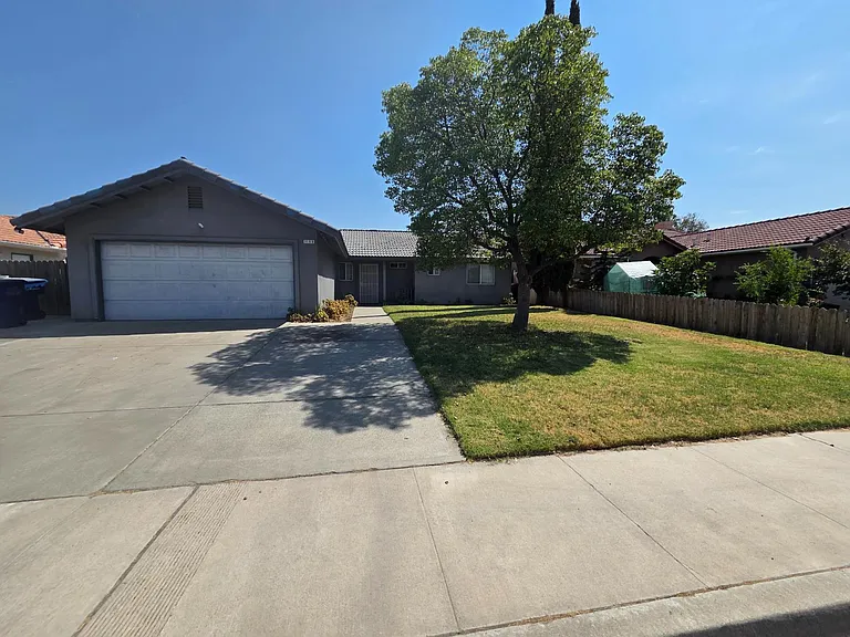 1199 Hawthorn St — Photo 2