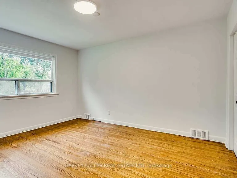 135 Combe Ave — Photo 22