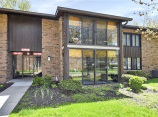 22958 Maple Ridge Rd UNIT 103, North Olmsted, OH 44070
